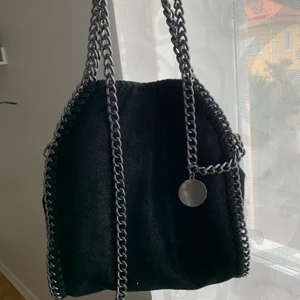 Stella mccartney väska! - Inte äkta! Jätte fin men kommer inte till så mycket användning😋
