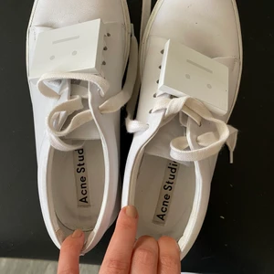 Acne Studios sneakers - Sprillans nya sneakers från Acne Studios, storlek 38. Hör av dig vid frågor 💗💗 Buda från 950 😋😋