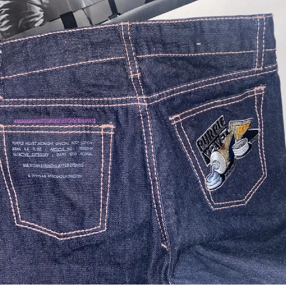Säljer mina eytys purple velvet jeans, köpta här på Plick men aldrig använda pga att de var för små. Går ej att få tag på längre, nypris 2000kr. Köparen står för kostnaden av frakten, Kom privat för fler bilder och även pris kan diskuteras privat💗💗. Jeans & Byxor.