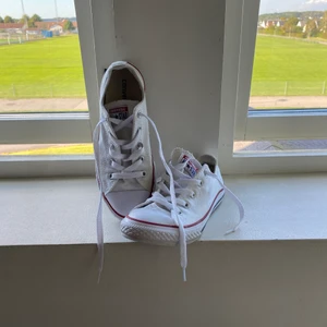 Converse  - Äkta converse i stl 35 men sitter mer som 36-37❤️ i fin skick 