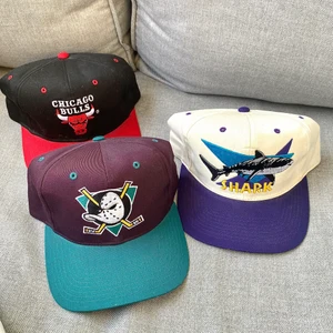 Kepsar  - 1 keps för 259kr/ 2 för 459kr/ alla för 600kr❤️ alla är görna under förutom brun gröna som är grå under!