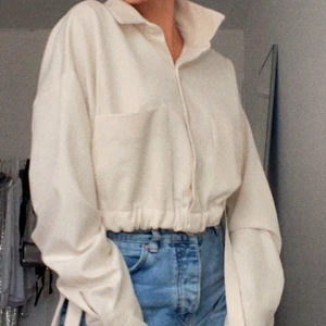 Tröja - Fin snygg skön och bra kvalitet förra priset var 400 kr men säljs för 150 hoppas ni gillar plagget💓💓