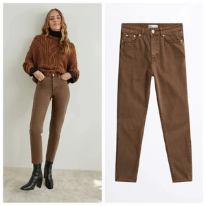 Dagny mom jeans bruna - Säljer dessa Dagny mom jeans från Ginatricot i brunt storlek 36. Säljer även tröjan på första bilden i storlek M för 120kr.