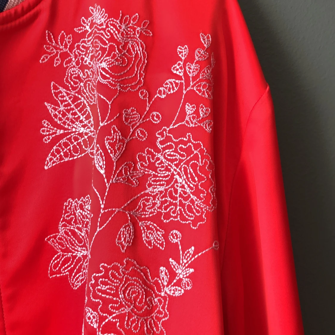 Fräsch bomberjacka med brodyr detaljer - 90