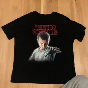 Stranger things T shirt  - Oanvänd