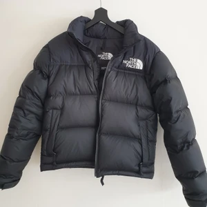 The North face jacka - ❗ LÄGGER UPP IGEN PGA OSERIÖS KÖPARE❗ Kollar intresset på min finaste north face som är som ny eftersom att den är knappast använd. Köpte den november 2020 och det har ej kommit till användning eftersom att jag köpte en i en annan färg. Buda i kommentarerna eller köp direkt för 3000❣ skickar gärna fler bilder om du är intresserad 