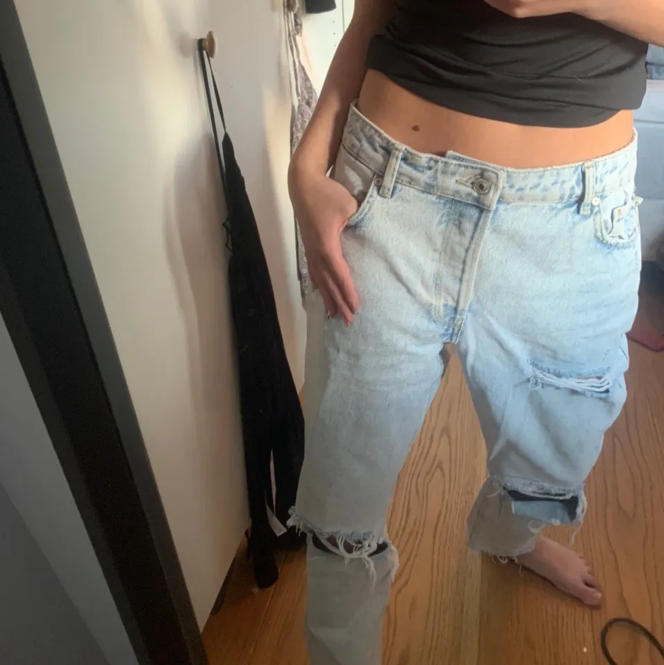 Så snygga jeans storlek 38, så oversize på mig med 34/36 så snygga men anvönder inte längre❤️. Jeans & Byxor.