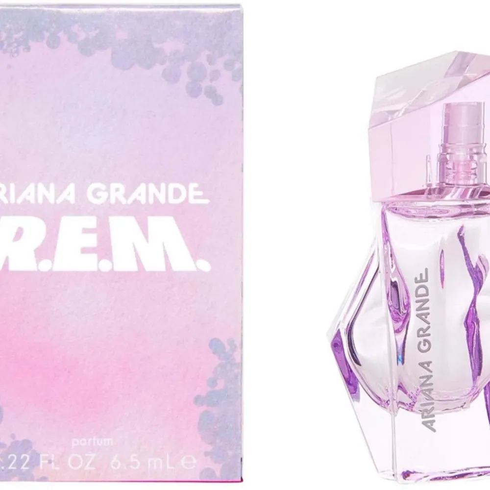 Selling a Ariana grande mini rem perfume . Övrigt.