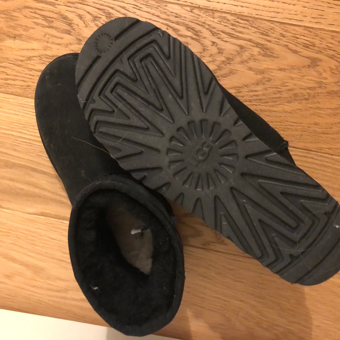 Svarta låga uggs, strl 39  - 91