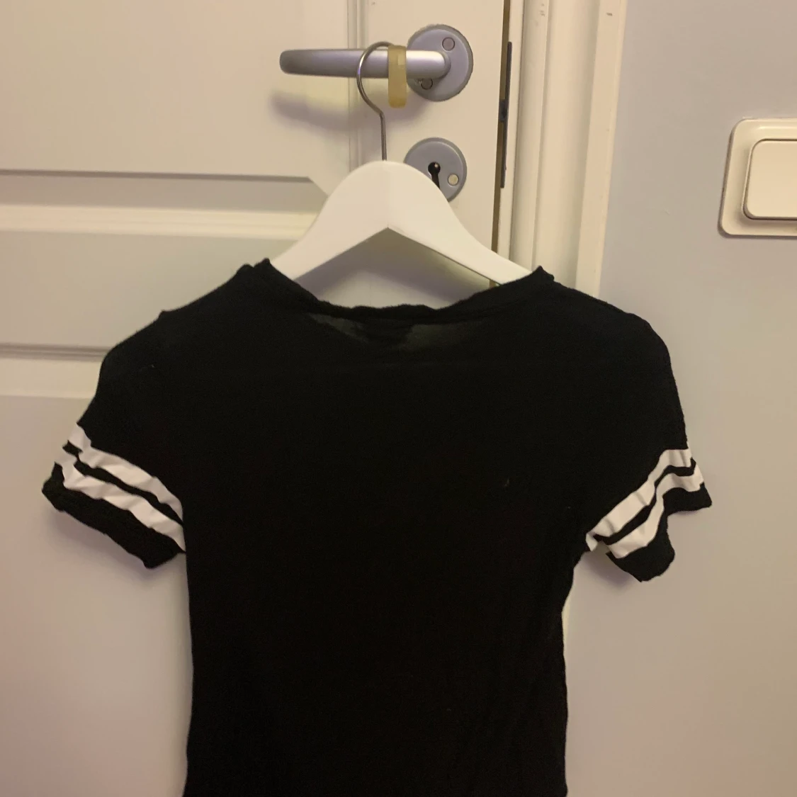 Stilren svart t-shirt  - 91