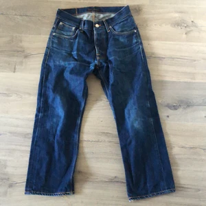 Nudie jeans, baggy fit - Storleken är 28/30 men skulle säga att de är ganska korta och passar den som är runt 150cm lång. Anledningen till att jag säljer dessa är pågrund av att jag har växt ut de. (De är äkta).                                  