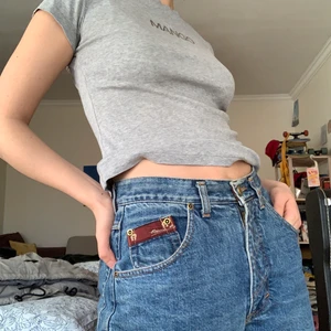 Vintage jeans - Snygga 90-tals jeans💙 säljer dem för jag använder dem inte längre