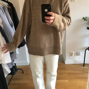 Mysig tröja från HM🌟 - Supermysig stickad polotröja från HM! Storlek L men funkar till de flesta storleken om man vill ha den lite oversized🥰 pris:75 kr eller bud i kommentarerna🎉💓 köparen står för frakten💓