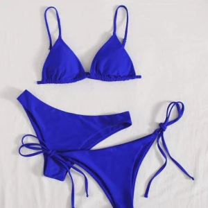 Bikini  - Kornblå bikini, superfin färg och är nöjd med min men säljer detta för att jag beställde två likadana av misstag. Denna är alltså helt oanvänd och inte testad. Skriv om ni vill ha bilder på själva bikinin💙