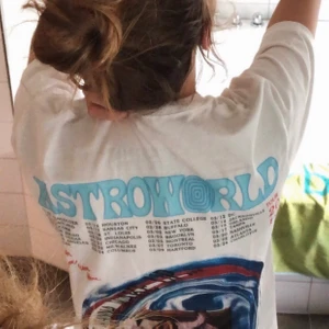 Astroworld merch - Kjøpt i sommer fra StockX. passer S-M, selges da den ikke blir brukt, så god som ny!☺️