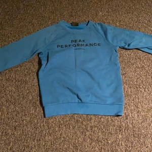 Peak Performance Tröja - Peak tröja i strolek 150 cm. Kontakta mig vid frågor!