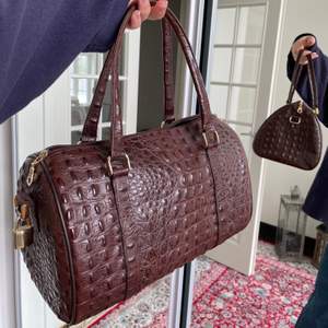 Perfekta snygga väskan, brun skinn 😍