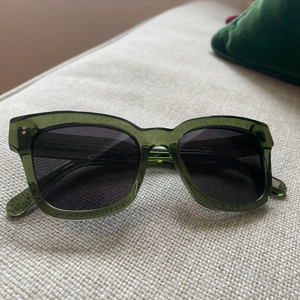 Oanvända solglasögon från chimi eyewear i modellen 005, färgen kiwi och med mörkt glas. Nypris var 1000kr. Säljer på grund av att jag redan har ett par likadana. Skriv om du vill ha fler bilder eller undrar något!!🥰  OBS tar bort artikeln om någon dag bara!!. Accessoarer.