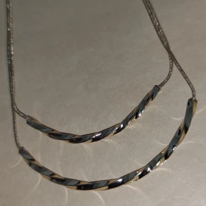 Halsband - Helt nytt halsband köpt på glitter, nypris 129kr. 60kr + frakt står inte för postens slarv