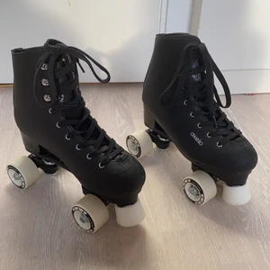 Rullskridskor  - Ett par oanvända rullskridskor. Sitter väldigt skönt. Har aldrig åkt i dom!💕