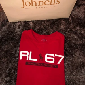 Ralph lauren - Långärmad Ralph lauren tröja i fint skick. Strl 150-170 men skulle säga att den passar XS.