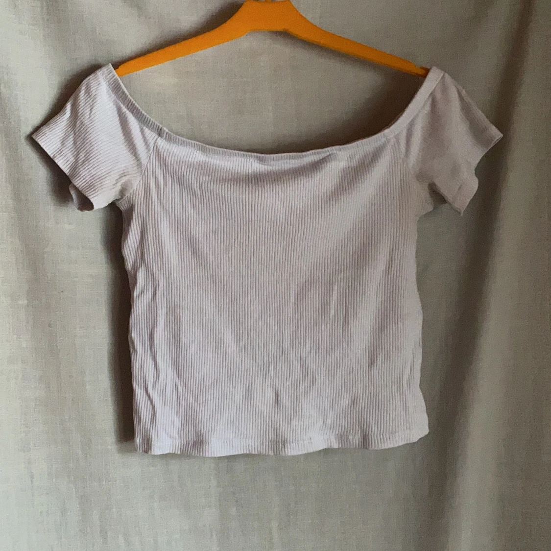 Vit off shoulder topp