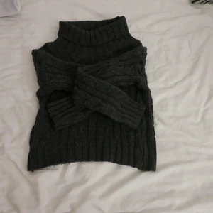 Turtleneck stickad tröja  - Säljer min stickade tröja med hög krage. 