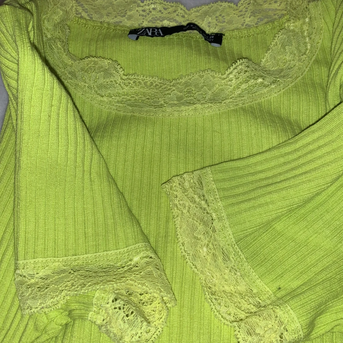 Neon grön tröja  - 91