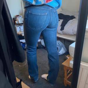 Jeans från Acne! Jättesnygga, stretchiga, bootcut. Jag är 170
