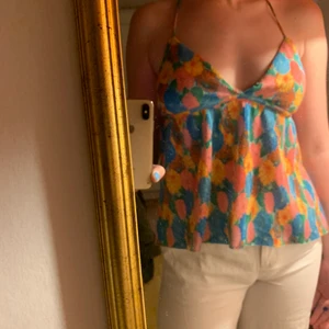 Blommig topp - Säljer nu min blommiga topp från Zara 