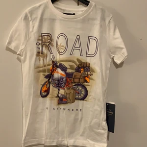 T-shirt - T-shirt med tryck från spanska Mayoral. Helt nytt kollektionsprov 