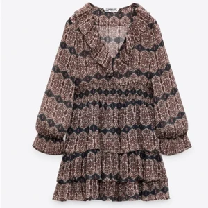 Zara klänning  - Samma här en väldigt fin klänning❤️‍🔥 som jag har använt få gånger så är det någon som är intresserad kontakta mig nedan