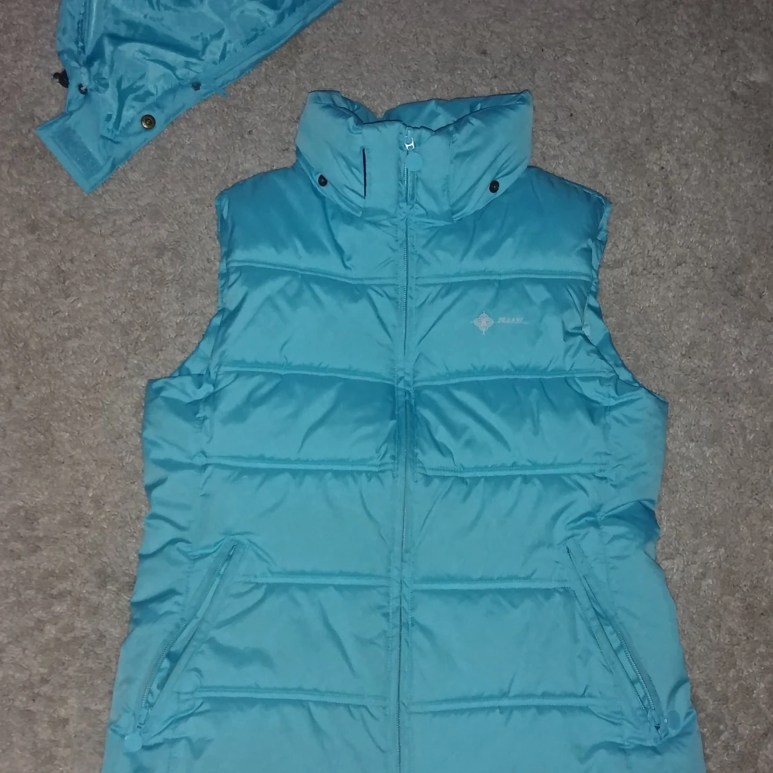Ljusblå puffer vest - 91