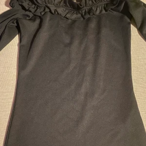 Gina tricot , blus / tröja  - Använd ett fåtal gånger så den är precis som ny. 