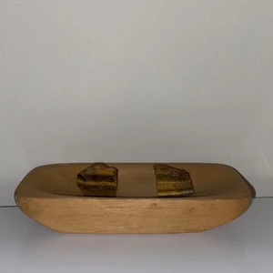 Rå tiger öga  - Hej! Jag säljer dessa råa tiger ögon för 43kr styck. Frakten är köparen ansvarig för 💗 Om ni gillar kristaller så kolla gärna min profil där jag säljer massor med kristaller och annat 💗🔮