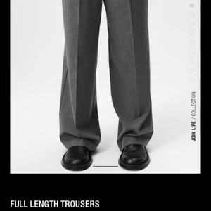 zara grå kostymbyxor  - helt slutsålda skitsnygga gråa kostymbyxor från zara. aldrig använda, prislappen är kvar🧡🧡🧡