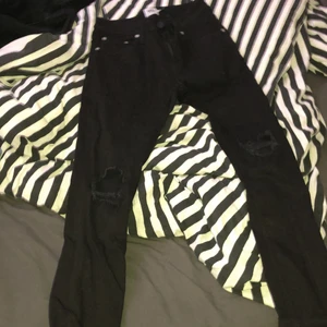 Svarta jeans storlek S - Köpte de för 1 år sedan typ och använts då och då