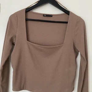 Långärmad tröja från ZARA - Storlek L men passar även S och M