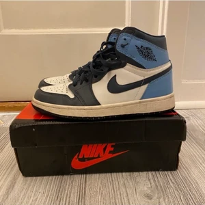 Jordan 1 obsidian  - Säljer nu dessa jordans då jag inte längre har användning för dem!  Budgivning eller köp direkt för 2100kr!