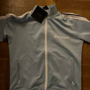 PALM ANGELS LJUSBLÅ HELT NY - Oanvänd palm angels, storlek M passar även L