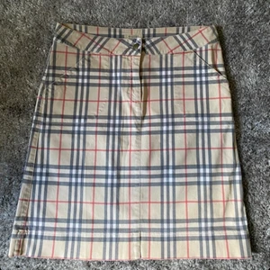 Burberry kjol - Burberry Kjol 🗂🪢🤌🏼  🧶  STORLEK: UK 12. USA 10!