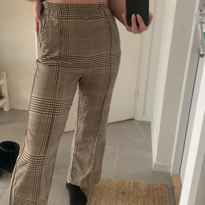 Kostymbyxor - Säljer dessa superfina kostymliknande byxor från H&M som dessvärre har blivit för små för mig🥰
