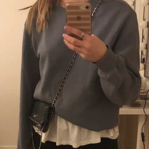 Sweatshirt  - Sweatshirt men som funkar som klänning, (jag är 162 cm), annvänd en gång, stolek s, skriv om ni har några frågor!