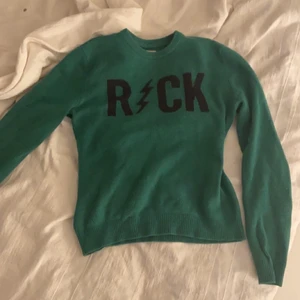 Zadig tröja - Säljer min SÅÅÅÅ fina Zadig tröja! Den är i superfint skick och passar bra till allt! Hör av er för fler bilder💘 pris kan diskuteras vid snabbt köp