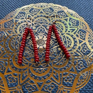 Smycken  - Alla smycken finns i olika färger och pärlor och storlekar