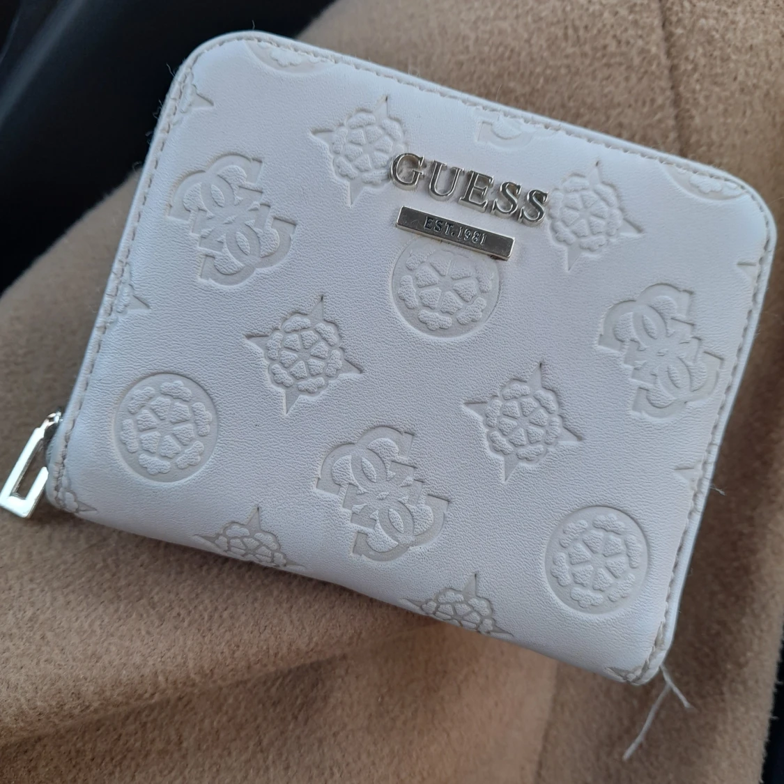 GUESS WALLET
