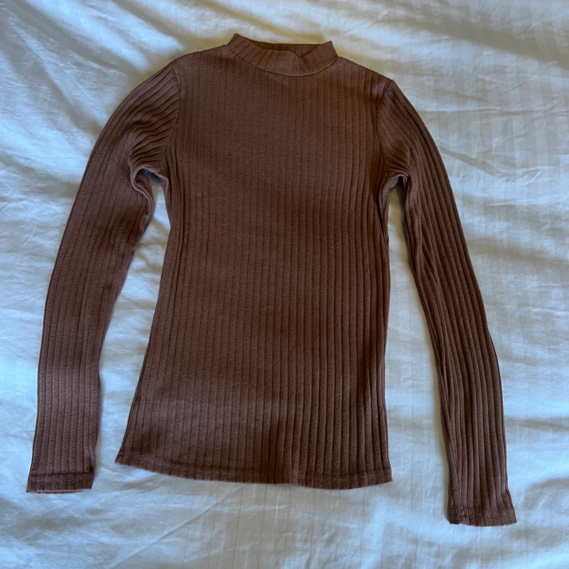 Beige / brun långärmad tröja med krage