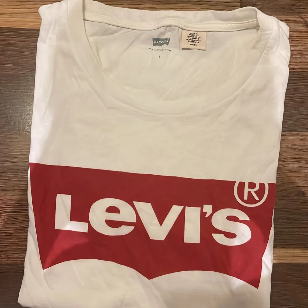 Levis tröja i storlek S❤️. T-shirts.