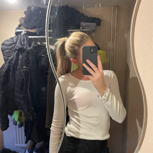 Långarmad tröja polo Ralph lauren - Vit långarmad tröja från polo Ralph lauren. Aldrig använd, som storlek S (XL 16 barn). Skicka pm vid intresse. Frakt tillkommer.💗