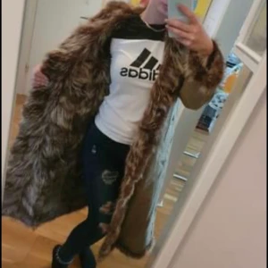 Lång ÄKTApälsjacka stl M/38 - Säljer denna fina felfria pälsjacka / pälseocken pga viktnedgång. Vintage 70tals jacka